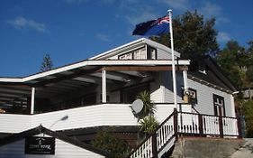 Bluff Hill Lighthouse B&B
